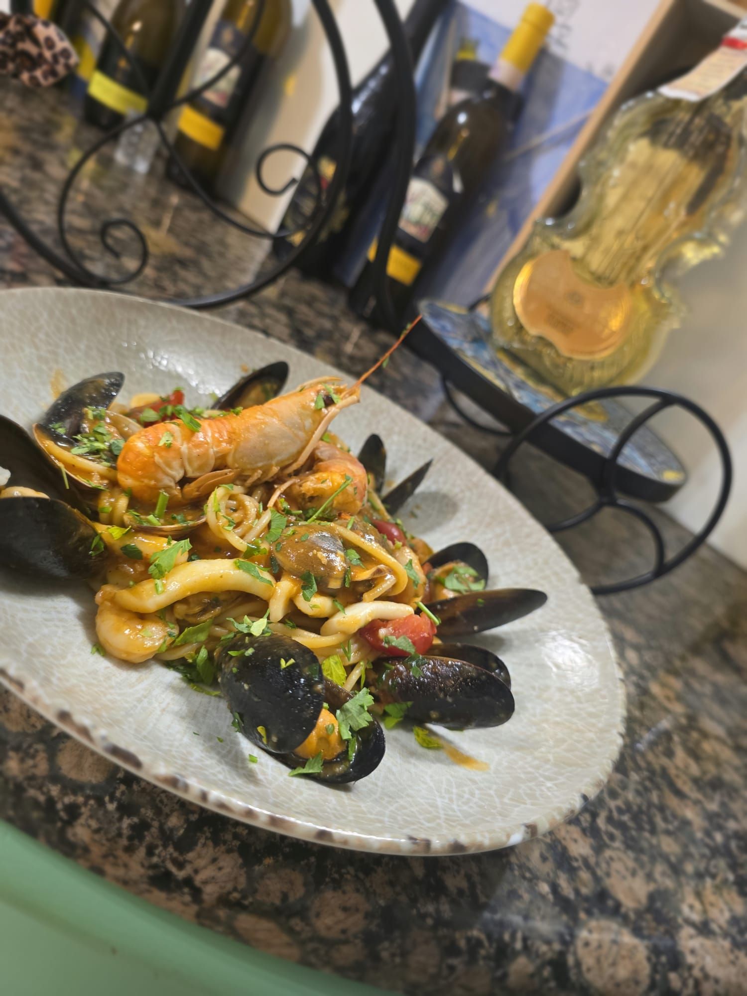 Scialatielli ai frutti di mare con cozze, gamberone e pomodorini